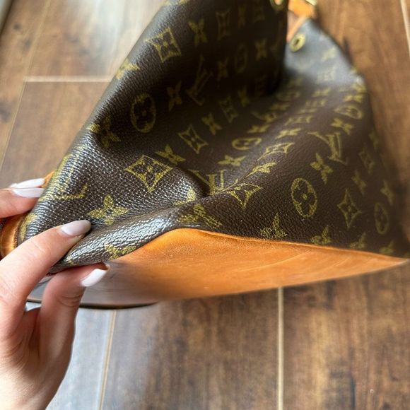 Louis Vuitton Bag - Picture 10 of 11